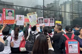 “蹭”孙海洋热度的寻亲家长们：用尽力气让人看到，哪怕只有一秒图片