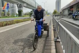 会玩智能手机，喜欢网购！镇海这位百岁老人有点“潮”图片