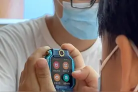 不只是“手表”的儿童智能手表：被指功能过度娱乐化诱导充值图片
