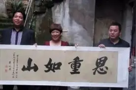 女子送乞丐10元路费，21年后他带100万支票上门报恩图片