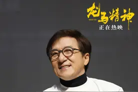 《龙马精神》校园路演 成龙动情演唱《真心英雄》图片