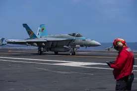 美军尼米兹号航母也位于台湾东部海域图片