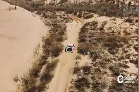 瞰中国｜内蒙古赤峰：沙漠越野 激情澎湃图片