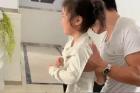 湖南这个小女孩改写“可能终生都要坐轮椅”的命运，现在还能骑车！图片