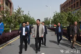 襄阳市纪委监委驻市教育局纪检监察组到襄阳三中调研督导图片