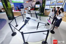 上新啦消博｜水翼自行车亮相海南馆 解锁水上骑行新体验图片