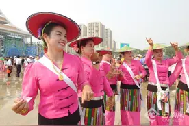 【高清组图】水水水！快来围观云南芒市泼水节“溢出屏幕”的快乐图片