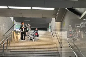 上海火车站东出站通道为何这么难走？铁路上海站回应图片