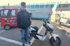 飙车玩特技，翘头博眼球    胶州一“鬼火”少年街头逆行狂飙上演“速度与激情”图片