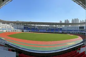 一起在专业塑胶跑道场地体验跑步的快乐吧！图片