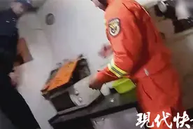 95岁老太太钻墙洞离家，被困隔壁废弃院落图片