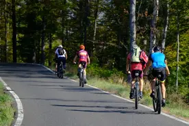 花上万改装车的骑行人，为何在公路上进行了无数场“荒野求生”？图片
