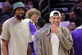 最爱的KD季后赛时刻？布克：那个差点让我们交手的踩线三分图片