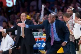 十年寒窗无人问，一朝成名天下知！最佳教练布朗：请别再叫我面包图片