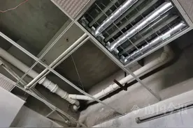 柳州一小区公共排污管漏水致商铺受损，业主与物业均称：不关我事！图片