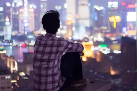 夜读丨爱上独处的年轻人图片