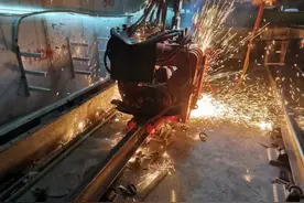 重庆地铁10号线二期兰花路至后堡区间实现“长轨通”图片