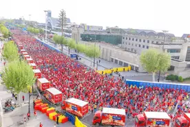 凌晨整装待发，京东物流储为汉马存运输百万件后勤物资图片