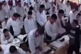 济南通报“老师掌掴脚踹学生”：成立调查组，涉事教师已停职图片