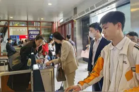 遵义至贵阳加开多趟动车组列车图片