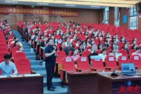 双牌：选拔培训监考员 常备不懈迎高考图片