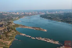 落日余晖映长江 半江瑟瑟半江红图片