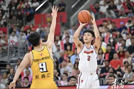 多图｜广东宏远主场胜广厦，夺得季后赛赛点图片