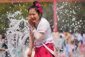 “泼水节”女生颜值越高被泼越狠？民族学专家：本土性文化“破圈”后被庸俗化图片