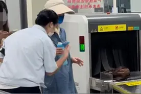 云求助丨成都地铁安检液体凑近鼻子闻被质疑不卫生，还有其他检查方式吗？图片