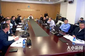 快讯|招远市政府相关负责人接听12345热线图片