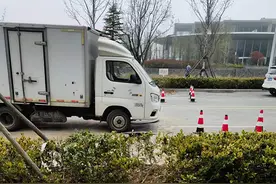 青岛即墨区综合执法局依法查处擅自挖掘道路行为图片
