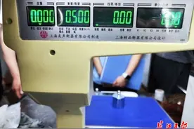 麻辣烫店的秤有猫腻吗？查！图片