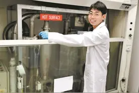 能源学者胡志锋：用枯枝落叶“造”氢气图片