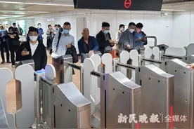 地铁1号线上海火车站站与铁路上海站直通道恢复启用图片