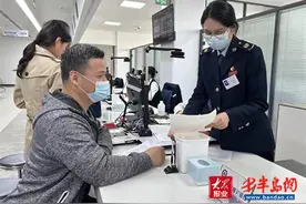 青岛税务：“畅通办”联合党小组助力拆迁居民办新证图片