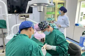 进口种植牙费用降幅达一半！医生解读三大误区，患者讲述就诊全程图片