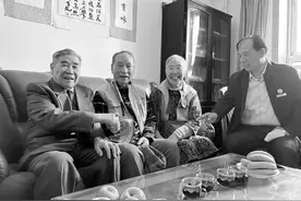 89岁退伍老兵寻战友 热心的哥助力圆梦图片