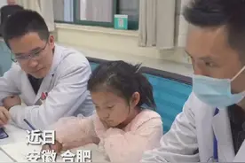 爷爷突然住院，医生成了7岁女孩的“临时爸爸”图片