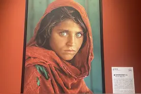 这些摄影作品中记录了许多世界“第一次” 国家地理影像展在成都开展图片