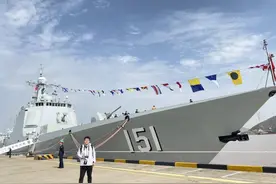 “今天，我过了一个终身难忘的海军节！”图片