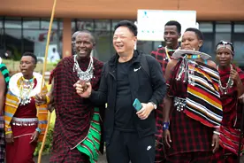（国际）中国旅行团在坦桑尼亚受到欢迎图片
