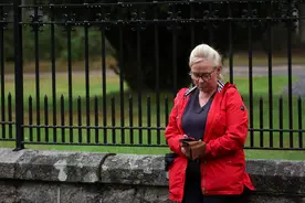 “数百万部手机同时响10秒”：英国测试全国手机警报系统图片