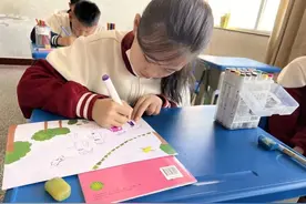 福山区寨里小学举办“那一刻的我”主题美术活动图片