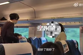 婴儿高铁上哭闹，女子和宝妈对骂：到底谁的错？图片