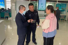 果然视频｜民警霸气喊话骗子：不把钱退回来就等着被抓吧！图片