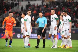 足球报：中超各队总跑动距离、高强度跑动距离均有较大幅度提升图片