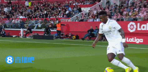 【合集】维尼修斯屡遭对方侵犯，多次与赫罗纳球员争吵图片