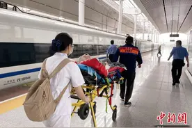 内地与香港恢复通关后首次跨境高铁医疗转运顺利完成图片