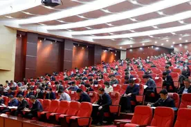 省教育厅党组书记、厅长毛杰在学习贯彻习近平新时代中国特色社会主义思想主题教育读书班上讲专题党课图片