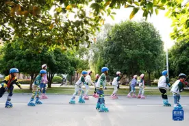 全民健身——江苏泗洪：校园轮滑训练忙图片